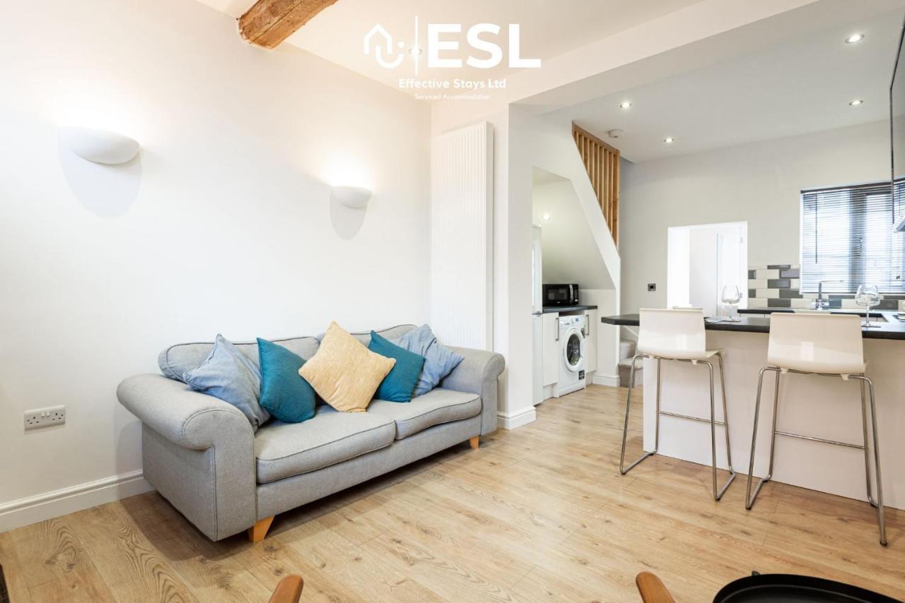 2 Bedroom Terrace Cottage, Parking, 5 Minutes Drive To Royal Shrewsbury Hospital Exteriér fotografie