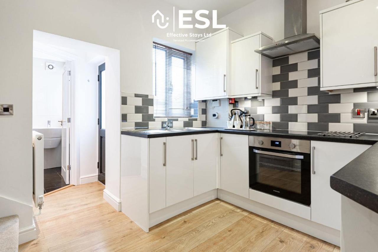 2 Bedroom Terrace Cottage, Parking, 5 Minutes Drive To Royal Shrewsbury Hospital Exteriér fotografie