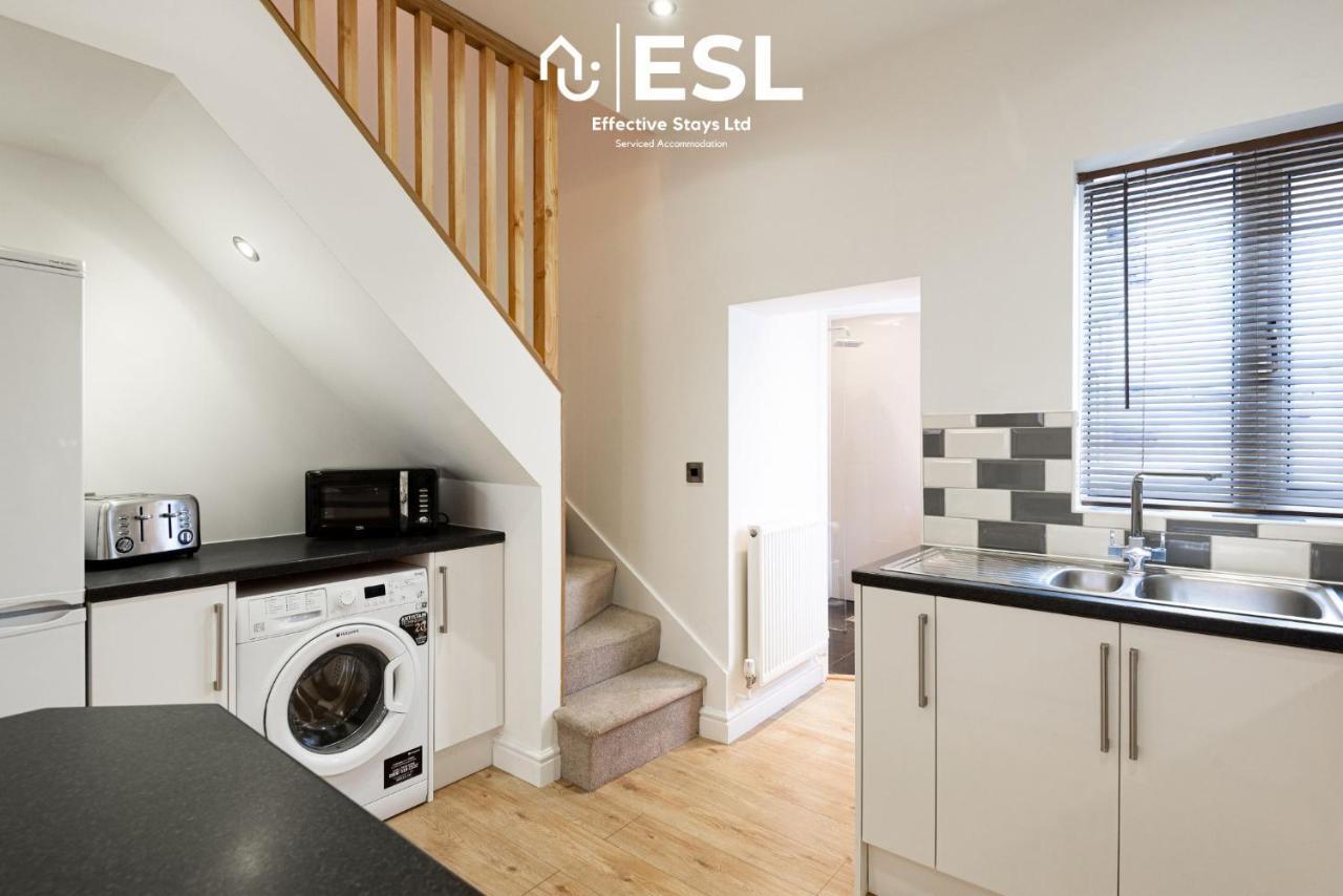 2 Bedroom Terrace Cottage, Parking, 5 Minutes Drive To Royal Shrewsbury Hospital Exteriér fotografie