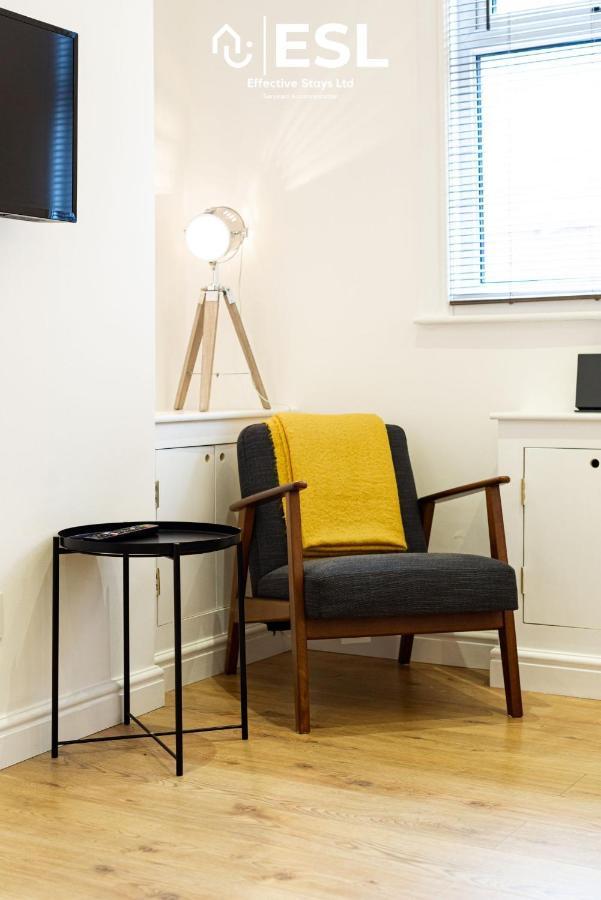 2 Bedroom Terrace Cottage, Parking, 5 Minutes Drive To Royal Shrewsbury Hospital Exteriér fotografie